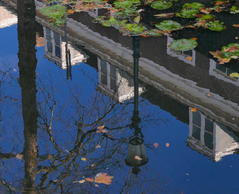 Fenster im Spiegel der Gracht